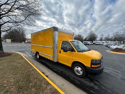GMC G33903 Box Truck - 401HP, 6 Speed Automatic, Roll up Door