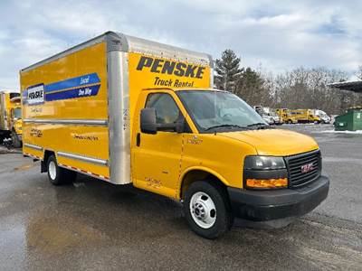 GMC G33903 Box Truck - 401HP, 6 Speed Automatic, Roll up Door