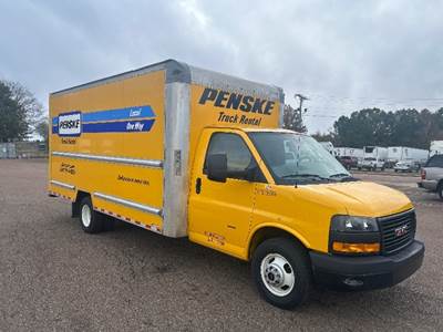 GMC G33903 Box Truck - 401HP, 6 Speed Automatic, Roll up Door