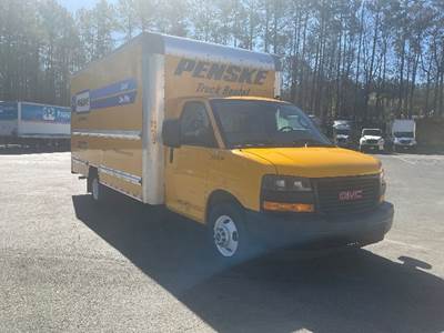 GMC G33903 Box Truck - 401HP, 6 Speed Automatic, Roll up Door