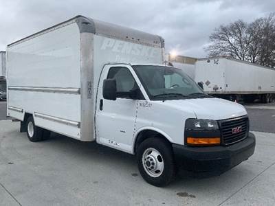 GMC G33903 Box Truck - 401HP, 6 Speed Automatic, Roll up Door