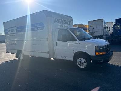 GMC G33903 Box Truck - 401HP, 6 Speed Automatic, Roll up Door