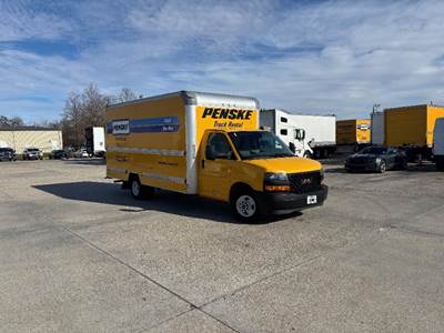 GMC G33903 Box Truck - 401HP, 6 Speed Automatic, Roll up Door