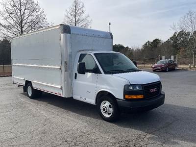 GMC G33903 Box Truck - 401HP, 6 Speed Automatic, Roll up Door