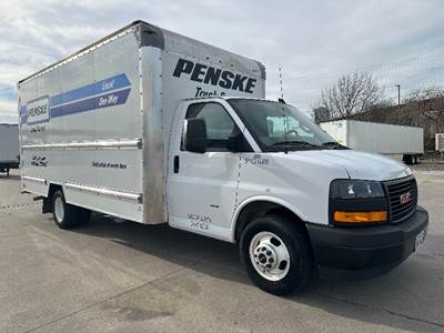 GMC G33903 Box Truck - 401HP, 6 Speed Automatic, Roll up Door