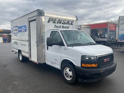 GMC G33903 Box Truck - 401HP, 6 Speed Automatic, Roll up Door