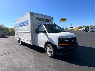 GMC G33903 Box Truck - 401HP, 6 Speed Automatic, Roll up Door