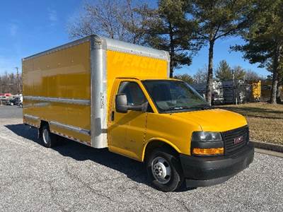 GMC G33903 Box Truck - 401HP, 6 Speed Automatic, Roll up Door