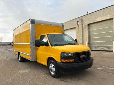 GMC G33903 Box Truck - 401HP, 6 Speed Automatic, Roll up Door