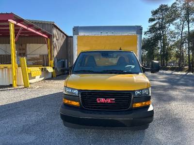 GMC G33903 Box Truck - 401HP, 6 Speed Automatic, Roll up Door