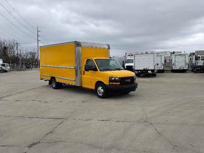 GMC G33903 Box Truck - 401HP, 6 Speed Automatic, Roll up Door