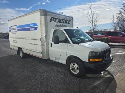 GMC G33903 Box Truck - 401HP, 6 Speed Automatic, Roll up Door