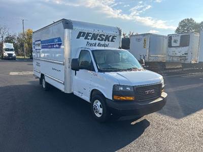 GMC G33903 Box Truck - 401HP, 6 Speed Automatic, Roll up Door