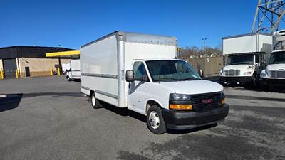 GMC G33903 Box Truck - 401HP, 6 Speed Automatic, Roll up Door