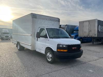 GMC G33903 Box Truck - 401HP, 6 Speed Automatic, Roll up Door