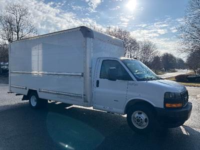 GMC G33903 Box Truck - 401HP, 6 Speed Automatic, Roll up Door