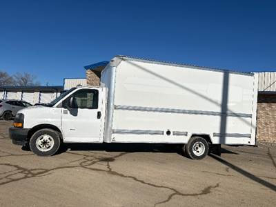 GMC G33903 Box Truck - 401HP, 6 Speed Automatic, Roll up Door