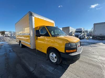 GMC G33903 Box Truck - 401HP, 6 Speed Automatic, Roll up Door
