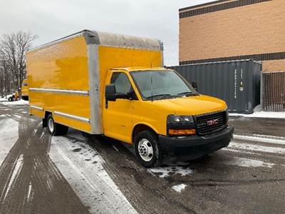 GMC G33903 Box Truck - 401HP, 6 Speed Automatic, Roll up Door