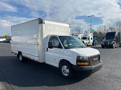GMC G33903 Box Truck - 401HP, 6 Speed Automatic, Roll up Door