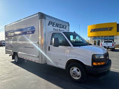 GMC G33903 Box Truck - 401HP, 6 Speed Automatic, Roll up Door