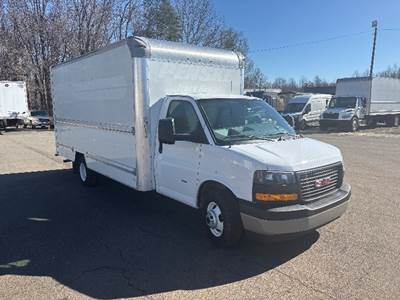 GMC G33903 Box Truck - 401HP, 6 Speed Automatic, Roll up Door