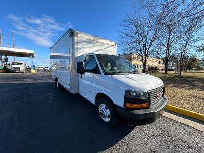 GMC G33903 Box Truck - 401HP, 6 Speed Automatic, Roll up Door