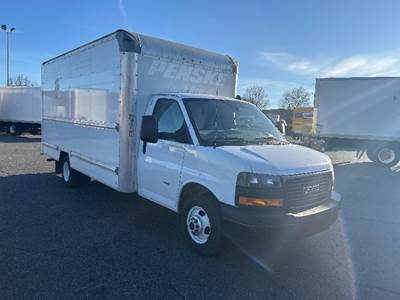 GMC G33903 Box Truck - 401HP, 6 Speed Automatic, Roll up Door
