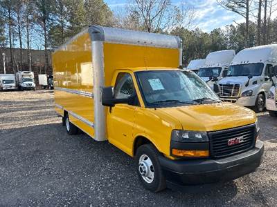 GMC G33903 Box Truck - 401HP, 6 Speed Automatic, Roll up Door