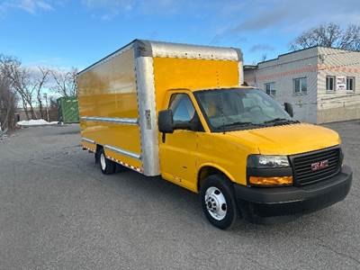 GMC G33903 Box Truck - 401HP, 6 Speed Automatic, Roll up Door