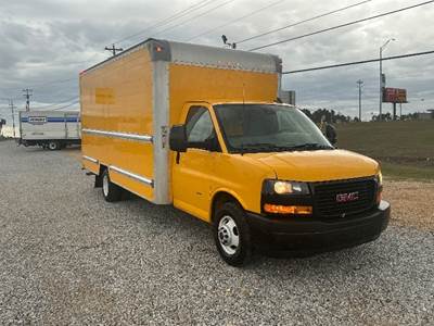 GMC G33903 Box Truck - 401HP, 6 Speed Automatic, Roll up Door
