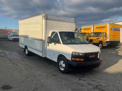 GMC G33903 Box Truck - 401HP, 6 Speed Automatic, Roll up Door
