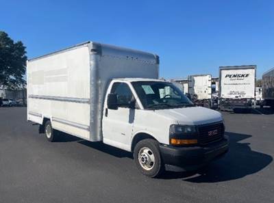 GMC G33903 Box Truck - 401HP, 6 Speed Automatic, Roll up Door