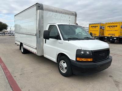 GMC G33903 Box Truck - 401HP, 6 Speed Automatic, Roll up Door