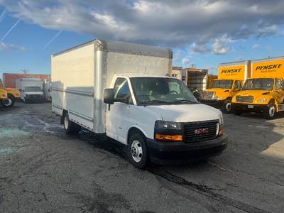 GMC G33903 Box Truck - 401HP, 6 Speed Automatic, Roll up Door