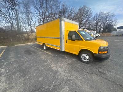 GMC G33903 Box Truck - 401HP, 6 Speed Automatic, Roll up Door