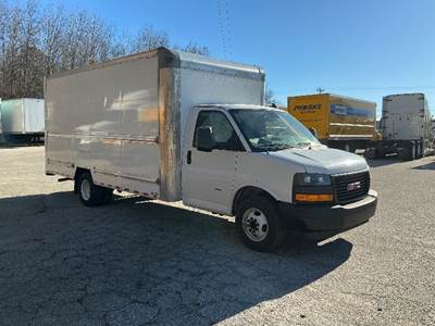 GMC G33903 Box Truck - 401HP, 6 Speed Automatic, Roll up Door