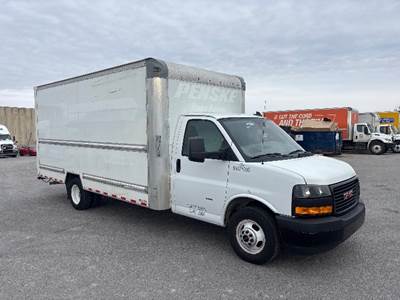 GMC G33903 Box Truck - 401HP, 6 Speed Automatic, Roll up Door