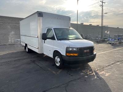 GMC G33903 Box Truck - 401HP, 6 Speed Automatic, Roll up Door