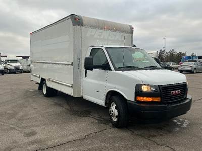 GMC G33903 Box Truck - 401HP, 6 Speed Automatic, Roll up Door