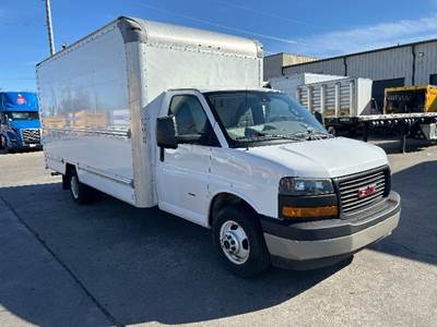 GMC G33903 Box Truck - 401HP, 6 Speed Automatic, Roll up Door