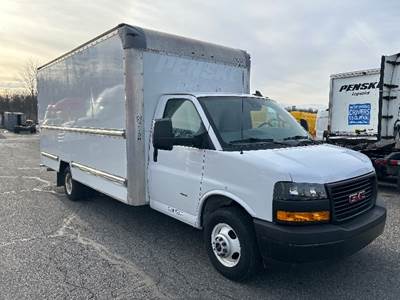 GMC G33903 Box Truck - 401HP, 6 Speed Automatic, Roll up Door