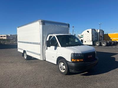 GMC G33903 Box Truck - 401HP, 6 Speed Automatic, Roll up Door