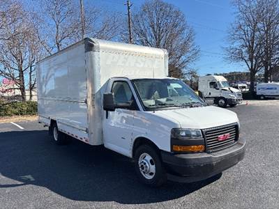 GMC G33903 Box Truck - 401HP, 6 Speed Automatic, Roll up Door