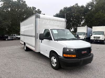 GMC G33903 Box Truck - 401HP, 6 Speed Automatic, Roll up Door