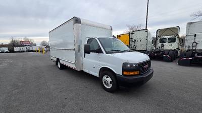 GMC G33903 Box Truck - 401HP, 6 Speed Automatic, Roll up Door
