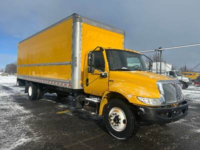 GMC G33903 Box Truck - 401HP, 6 Speed Automatic, Roll up Door