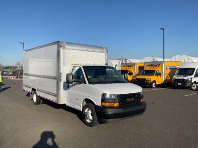 GMC G33903 Box Truck - 401HP, 6 Speed Automatic, Roll up Door