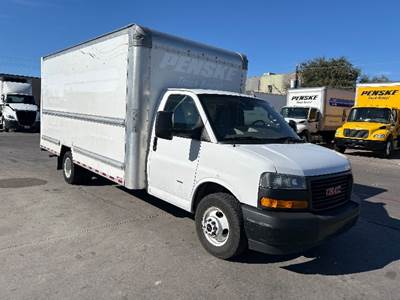 GMC G33903 Box Truck - 401HP, 6 Speed Automatic, Roll up Door