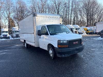 GMC G33903 Box Truck - 401HP, 6 Speed Automatic, Roll up Door